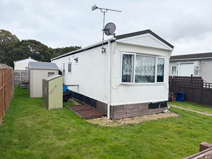 1 Bedroom Mobile Home For Sale In Lime Kiln Lane, Holbury, Southampton, Hampshire, SO45