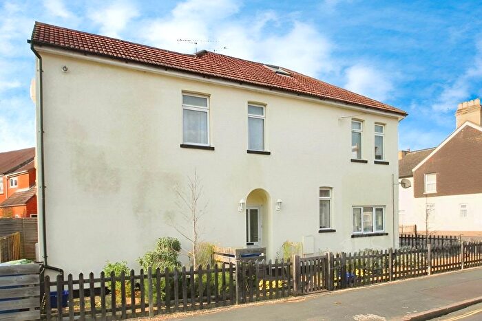 2 Bedroom Flat To Rent In St Michaels Road, Aldershot, Hants, GU12