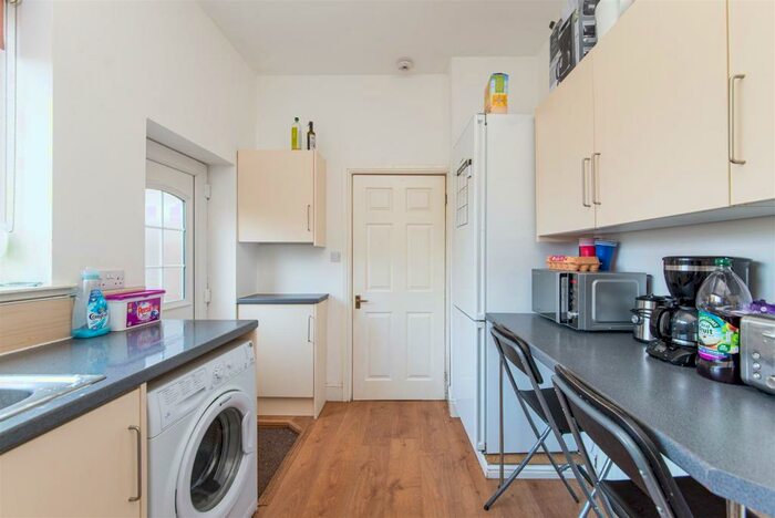 2 Bedroom Flat To Rent In Stratford Road, Heaton, Newcastle Upon Tyne, NE6