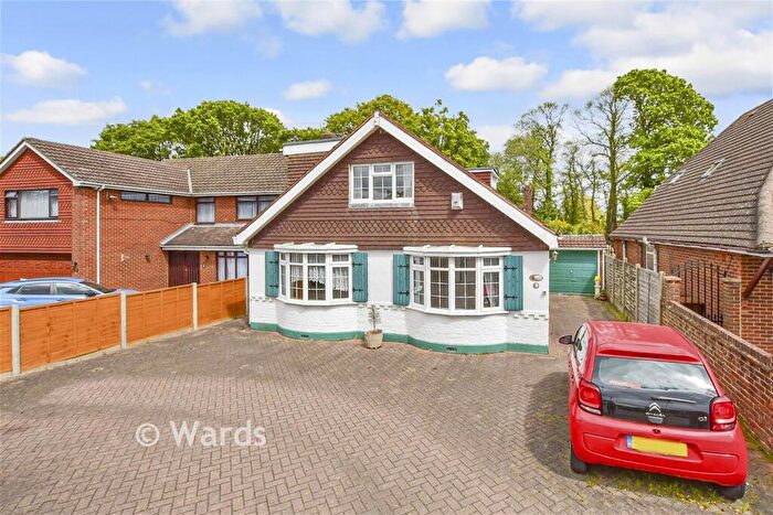 3 Bedroom Chalet For Sale In Fairview Avenue, Wigmore, Gillingham, Kent, ME8