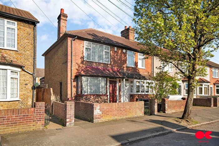 3 Bedroom End Of Terrace House For Sale In Douglas Road, Hornchurch, RM11