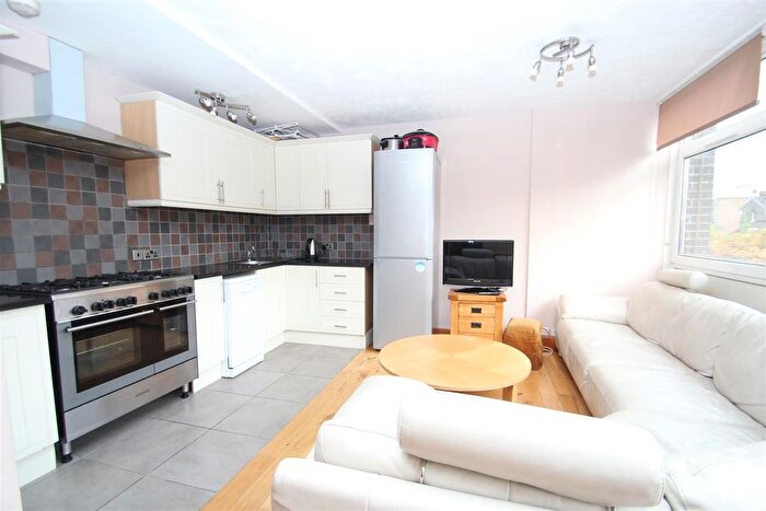 4 Bedroom Flat To Rent In Rayners Road, London, SW15