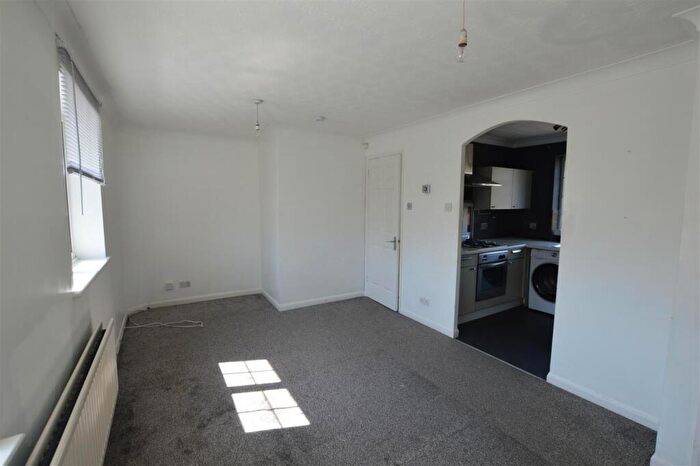 1 Bedroom Maisonette To Rent In Cooper Way, Cippenham, Slough, SL1