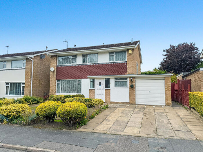 4 Bedroom Detached House For Sale In Melville Avenue, Frimley, Camberley, Surrey, GU16