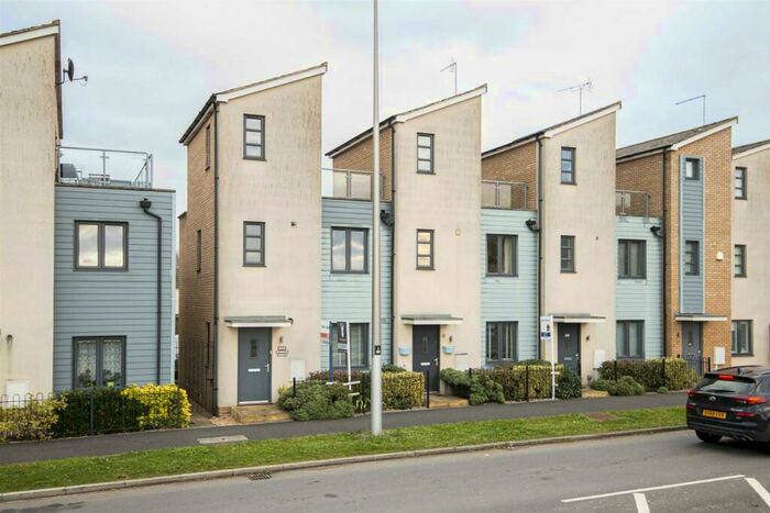 3 Bedroom Town House To Rent In Selkirk Drive, Oakridge Park, MK14