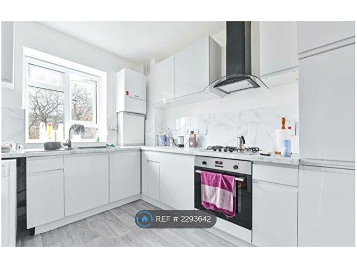 3 Bedroom Flat To Rent In Sulivan Court, London, SW6