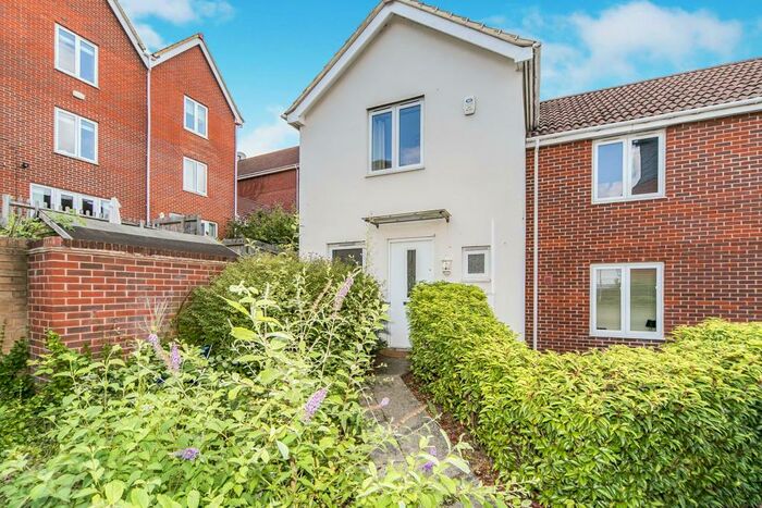 2 Bedroom Semi-Detached House To Rent In Regis Park Road, Reading, RG6