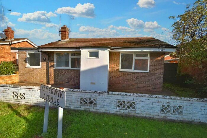 2 Bedroom Bungalow To Rent In Kamerwyk Avenue, Canvey Island, SS8