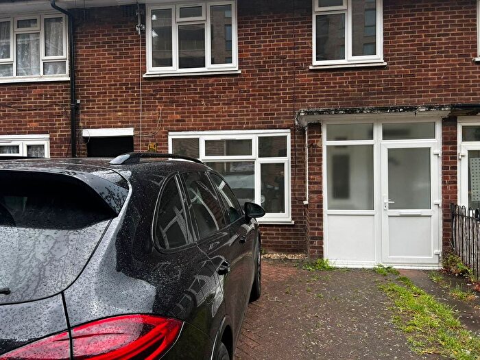 3 Bedroom Terraced House To Rent In Rathbone Street, Canning Town, London, E16