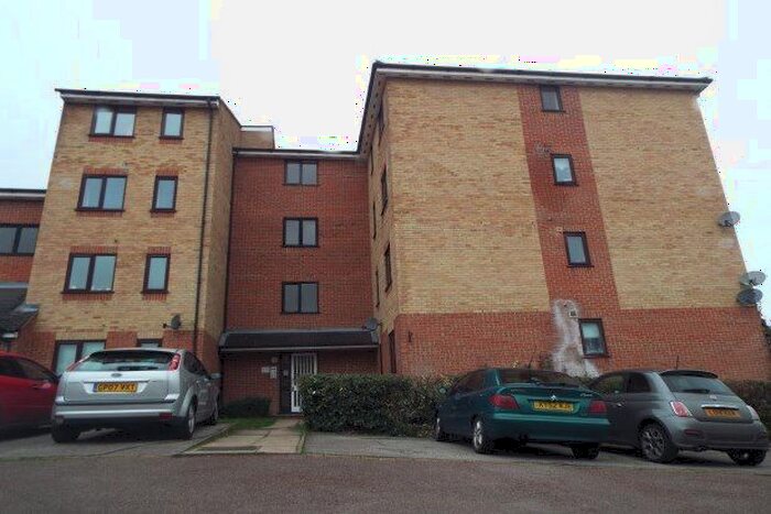 Studio To Rent In Prestatyn Close, Stevenage, SG1