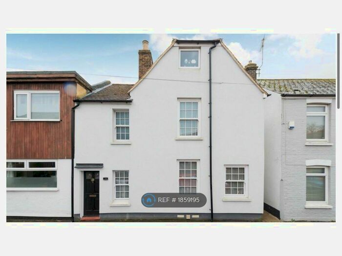 3 Bedroom Semi-Detached House To Rent In Chapel Road, Ramsgate, CT11