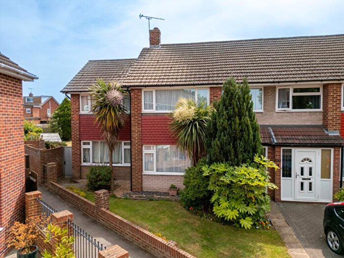 4 Bedroom Semi-Detached House For Sale In Sara Park, Gravesend, Kent, DA12