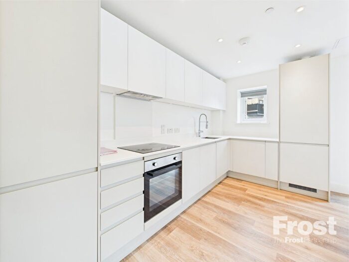 2 Bedroom Flat To Rent In Bath Road, Slough, Berkshire, SL1