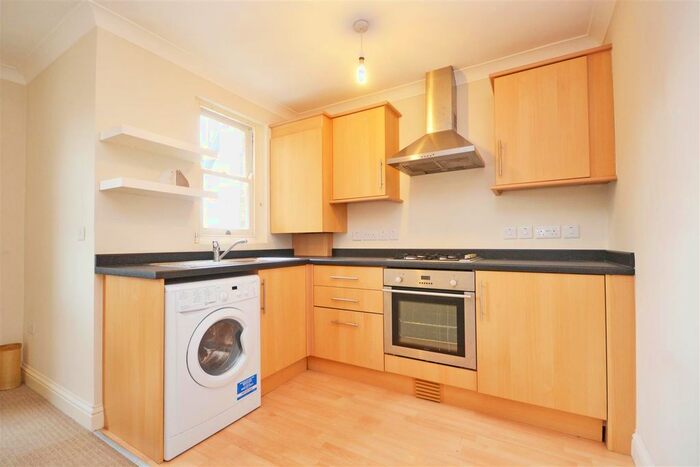 1 Bedroom Flat To Rent In Woodlands Road, Isleworth, TW7