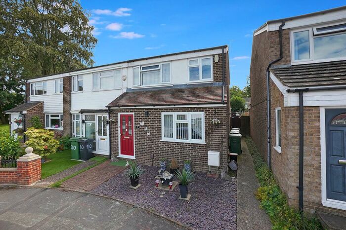 3 Bedroom End Of Terrace House To Rent In Golden Wood Close, Chatham, ME5