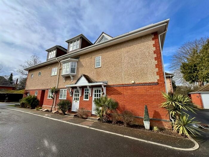 2 Bedroom Flat To Rent In Milton Road, Charminster, Bournemouth, BH8
