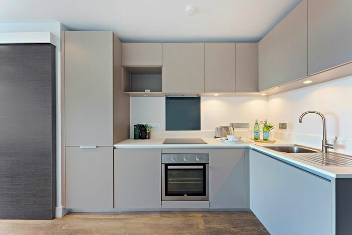 1 Bedroom Flat To Rent In Tolworth Tower, Ewell Road, Surbiton, KT6