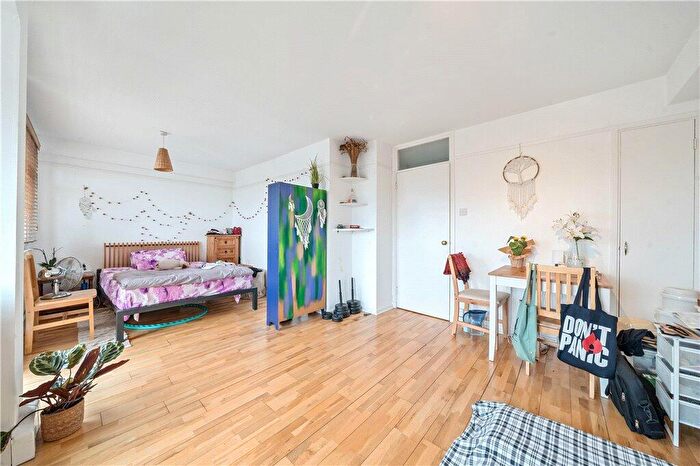 1 Bedroom Apartment For Sale In Battersea High Street, London, SW11