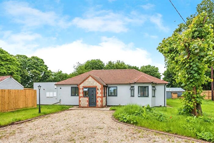 3 Bedroom Detached Bungalow For Sale In Oxford Road, Witney, OX29