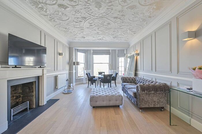 2 Bedroom Flat For Sale In Queens Gate, South Kensington, London, SW7