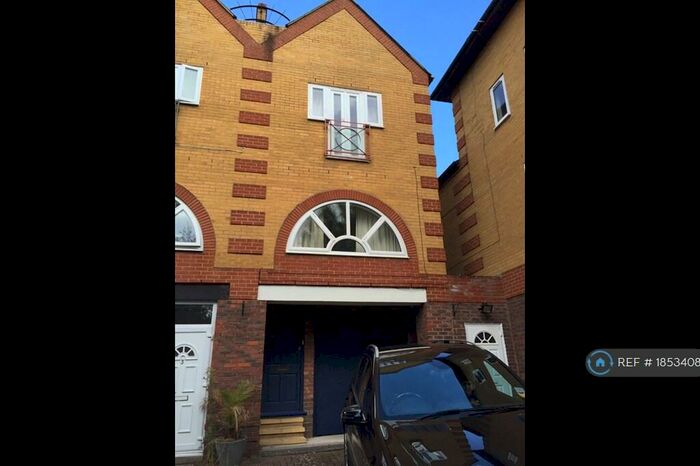 2 Bedroom Semi-Detached House To Rent In Hawke Place, London, SE16