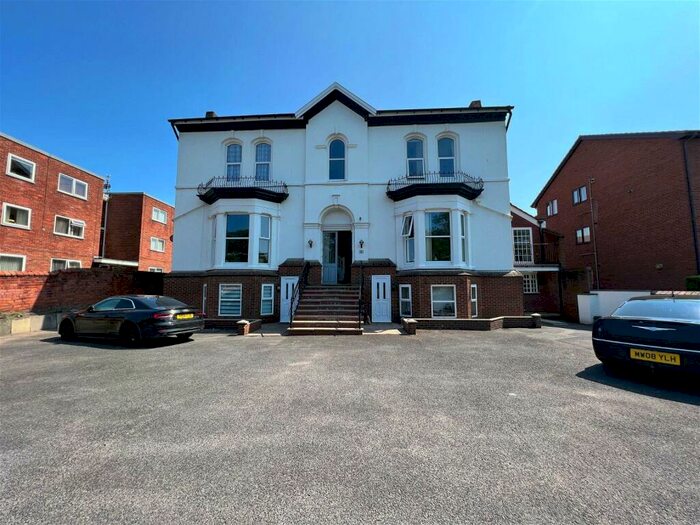 2 Bedroom Town House To Rent In Park Crescent, Hesketh Park, Southport, PR9