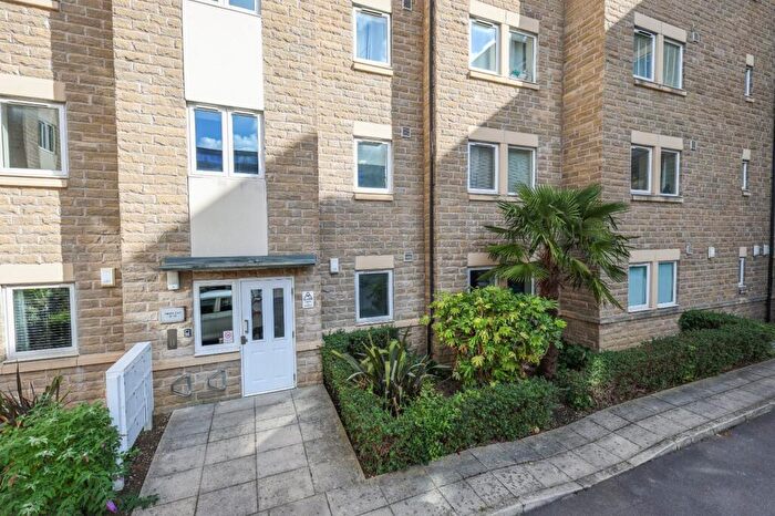 2 Bedroom Flat For Sale In Cornmill View, Horsforth, Leeds, West Yorkshire, Uk, LS18