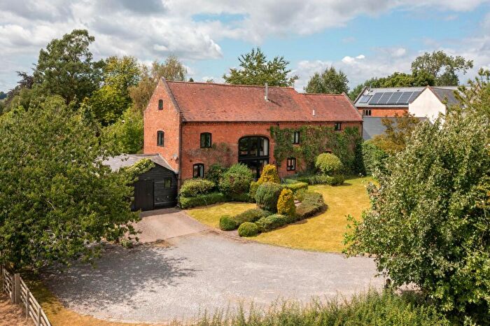 4 Bedroom Barn Conversion For Sale In Redditch Road, Alvechurch, B48