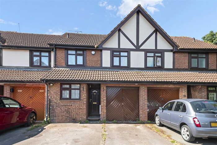 3 Bedroom Terraced House For Sale In Regents Close, Hayes, UB4