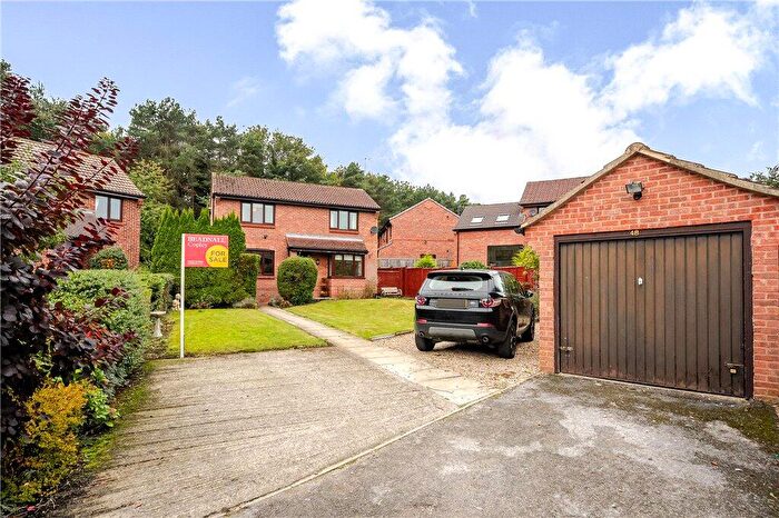 3 Bedroom Detached House For Sale In Norwood Grove, Harrogate, North Yorkshire, HG3