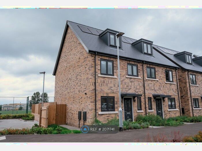 3 Bedroom Semi-Detached House To Rent In Millennium Fields, Bracknell, RG12