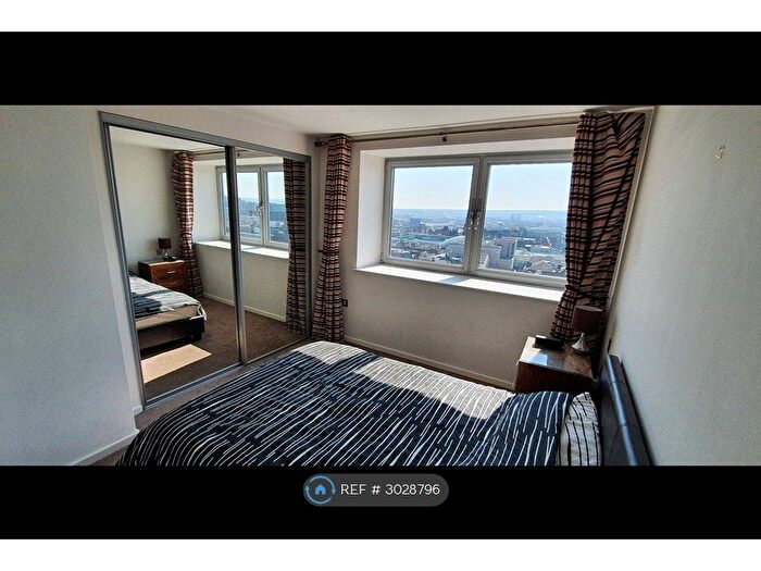 1 Bedroom Flat To Rent In Basilica, Leeds, LS1