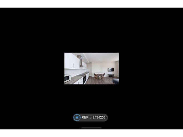 3 Bedroom Flat To Rent In Huskinsson Street, Liverpool, L8