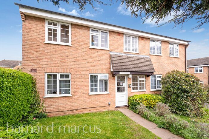 1 Bedroom Flat For Sale In Minstrel Gardens, Surbiton, KT5