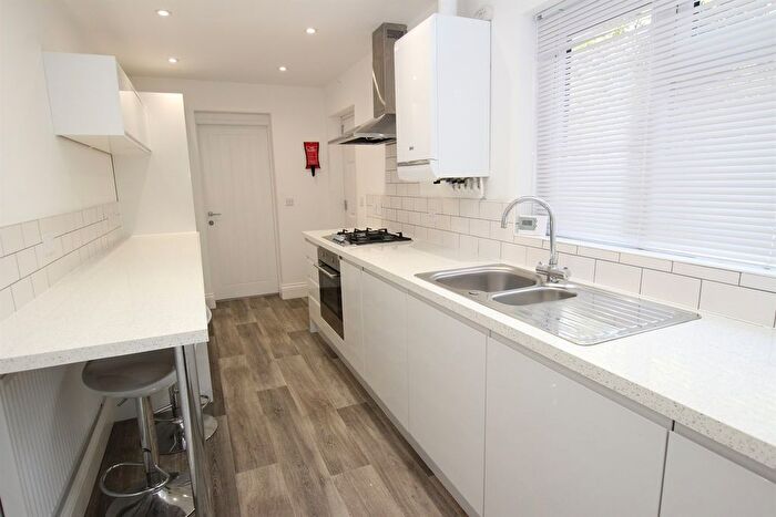 1 Bedroom Flat To Rent In Fishpond Drive, The Park, NG7