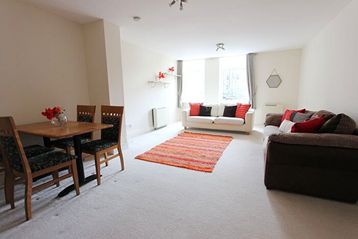 2 Bedroom Flat To Rent In Edina Place, Edinburgh, EH7