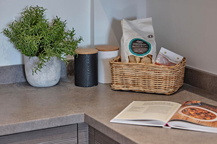 2 Bedroom Flat To Rent In Oxbow, Stephenson House, M5