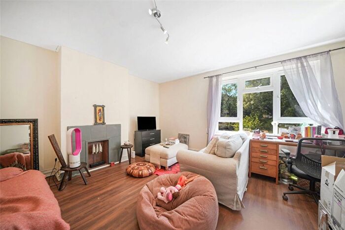 2 Bedroom Flat For Sale In Margery Fry Court, Tufnell Park Road, London, N7