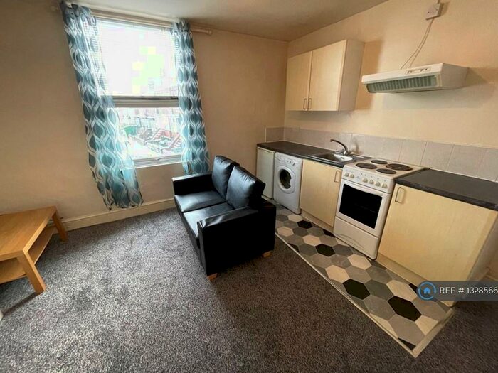 1 Bedroom Flat To Rent In Aston Road, Leeds, LS13