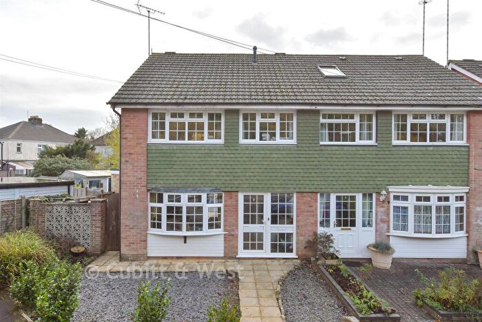 3 Bedroom Semi Detached House For Sale In Longwood Avenue, Waterlooville, Hampshire, PO8