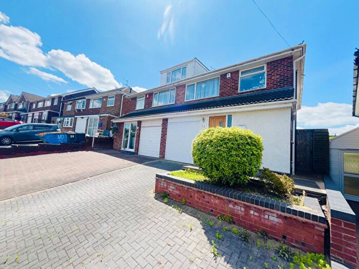 3 Bedroom House To Rent In Wideacre Drive, Kingstanding, B44