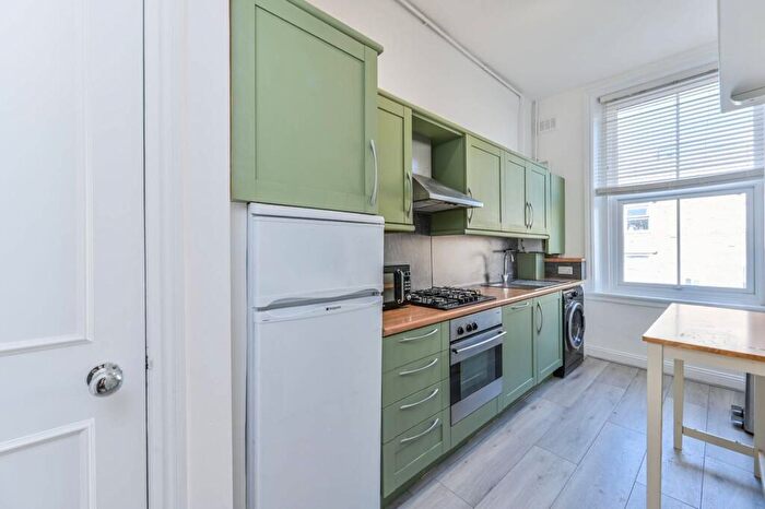 1 Bedroom Flat To Rent In Lavender Hill, Clapham Junction, London, SW11