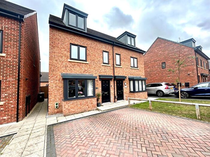 3 Bedroom Semi-Detached House For Sale In Keepers Rise, Hemsworth, WF9