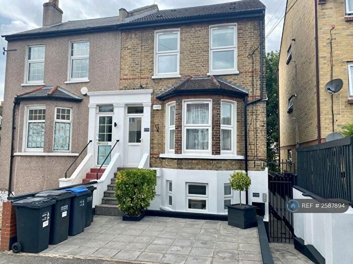 3 Bedroom Maisonette To Rent In Livingstone Road, Thornton Heath, CR7