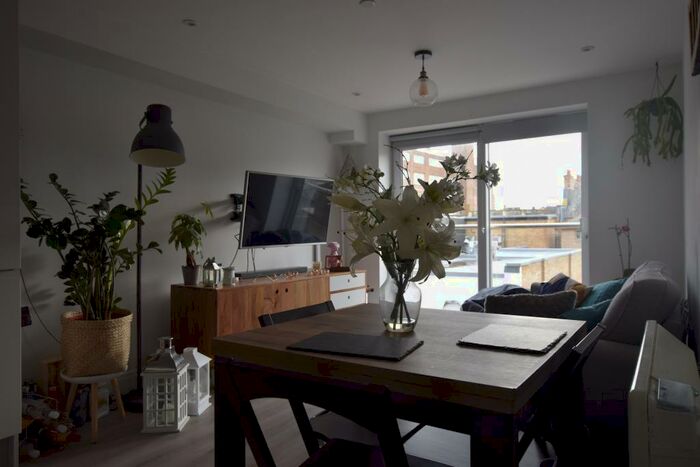 1 Bedroom Flat To Rent In Albert Road, Bournemouth, BH1