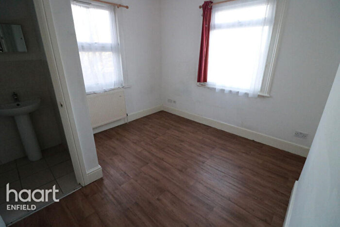 1 Bedroom Semi Detached House To Rent In Walton Road, Hoddesdon, EN11