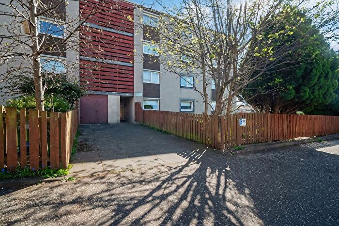 3 Bedroom Flat For Sale In Calder Grove, Edinburgh, EH11