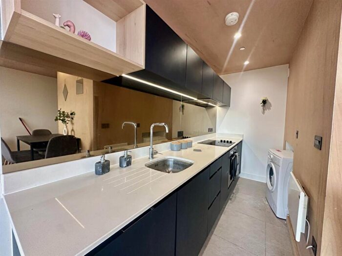 2 Bedroom Apartment For Sale In Spinners Way, Manchester, M15
