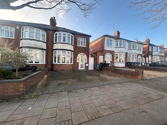 3 Bedroom House To Rent In White Road, Quinton, Birmingham, B32