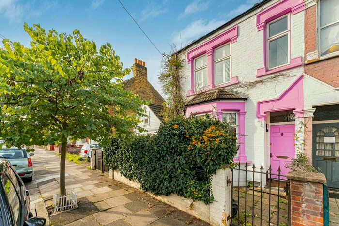 4 Bedroom Semi-Detached House To Rent In Moffat Road, London, N13
